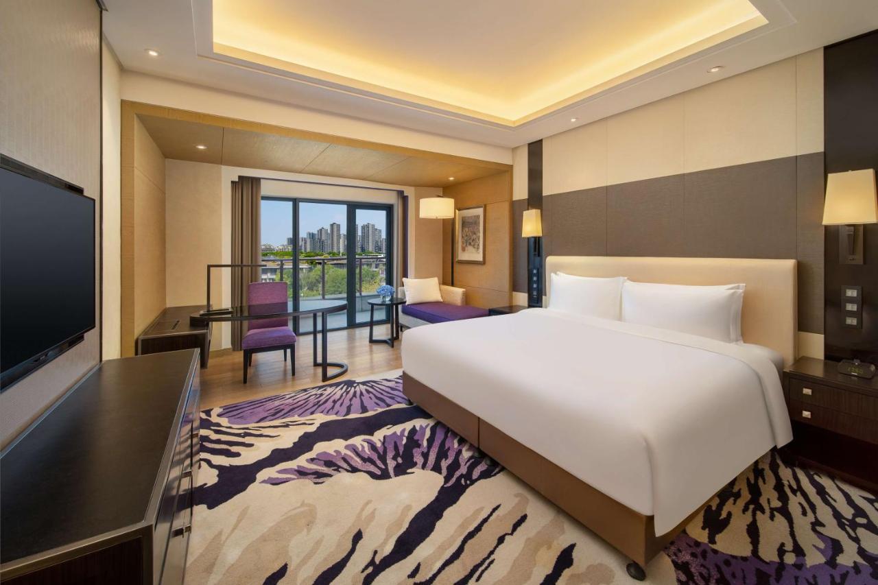 Radisson Blu Hotel Wuhan Etd Zone Екстер'єр фото