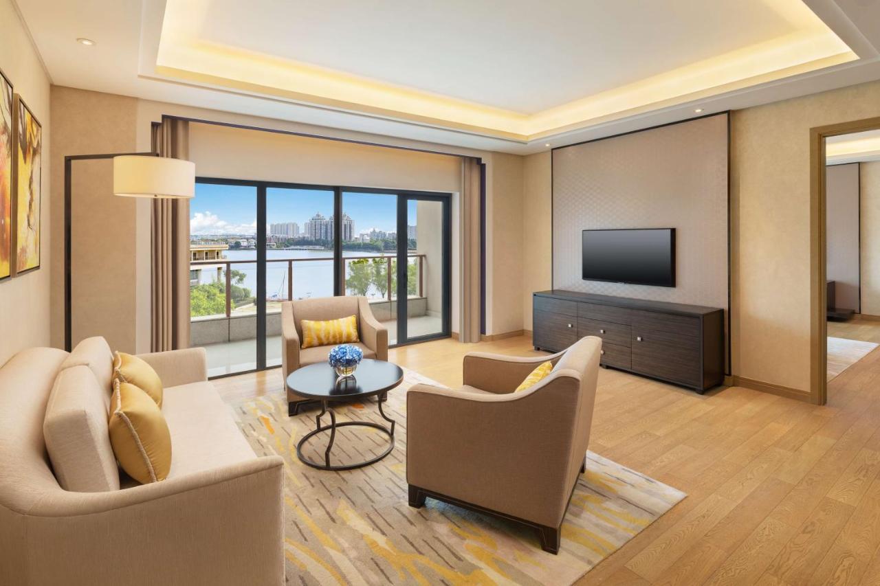 Radisson Blu Hotel Wuhan Etd Zone Екстер'єр фото