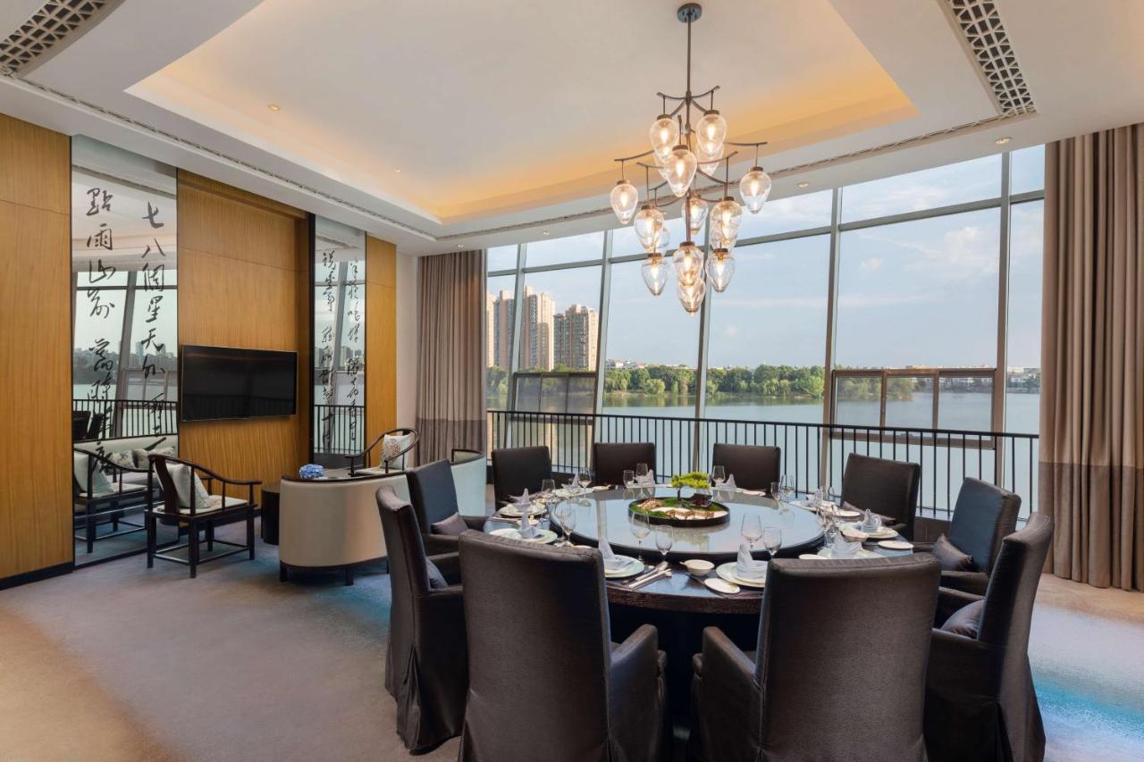 Radisson Blu Hotel Wuhan Etd Zone Екстер'єр фото