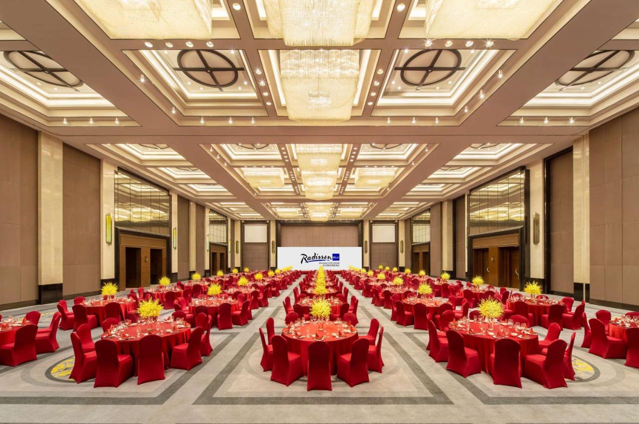 Radisson Blu Hotel Wuhan Etd Zone Екстер'єр фото