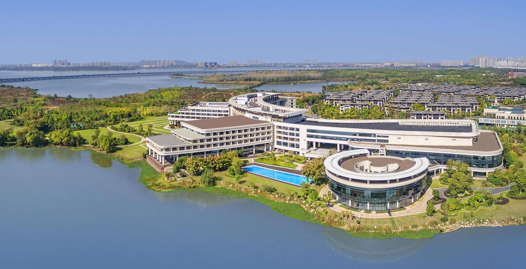 Radisson Blu Hotel Wuhan Etd Zone Екстер'єр фото
