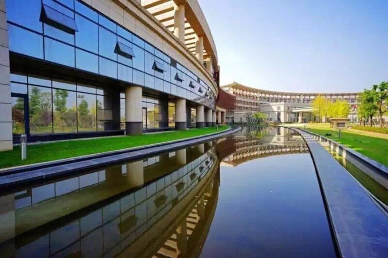 Radisson Blu Hotel Wuhan Etd Zone Екстер'єр фото