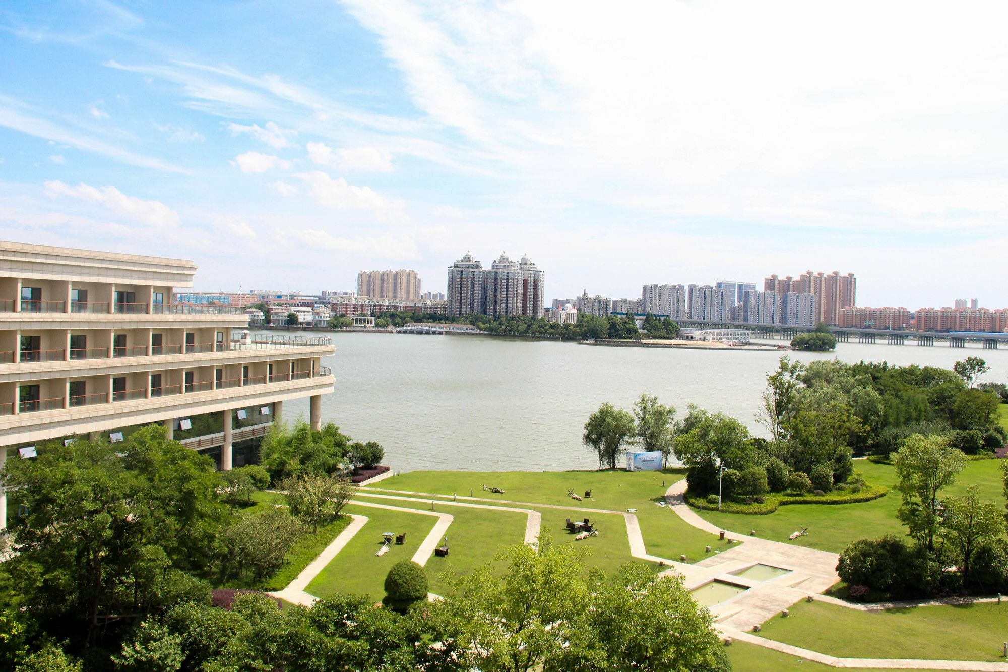 Radisson Blu Hotel Wuhan Etd Zone Екстер'єр фото