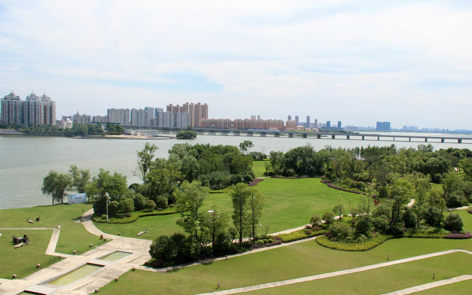 Radisson Blu Hotel Wuhan Etd Zone Екстер'єр фото